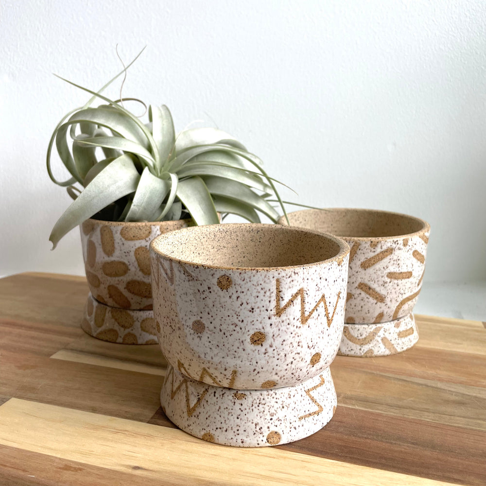 
                
                    Load image into Gallery viewer, Bud &amp;amp; Bowl Pedestal Planter
                
            
