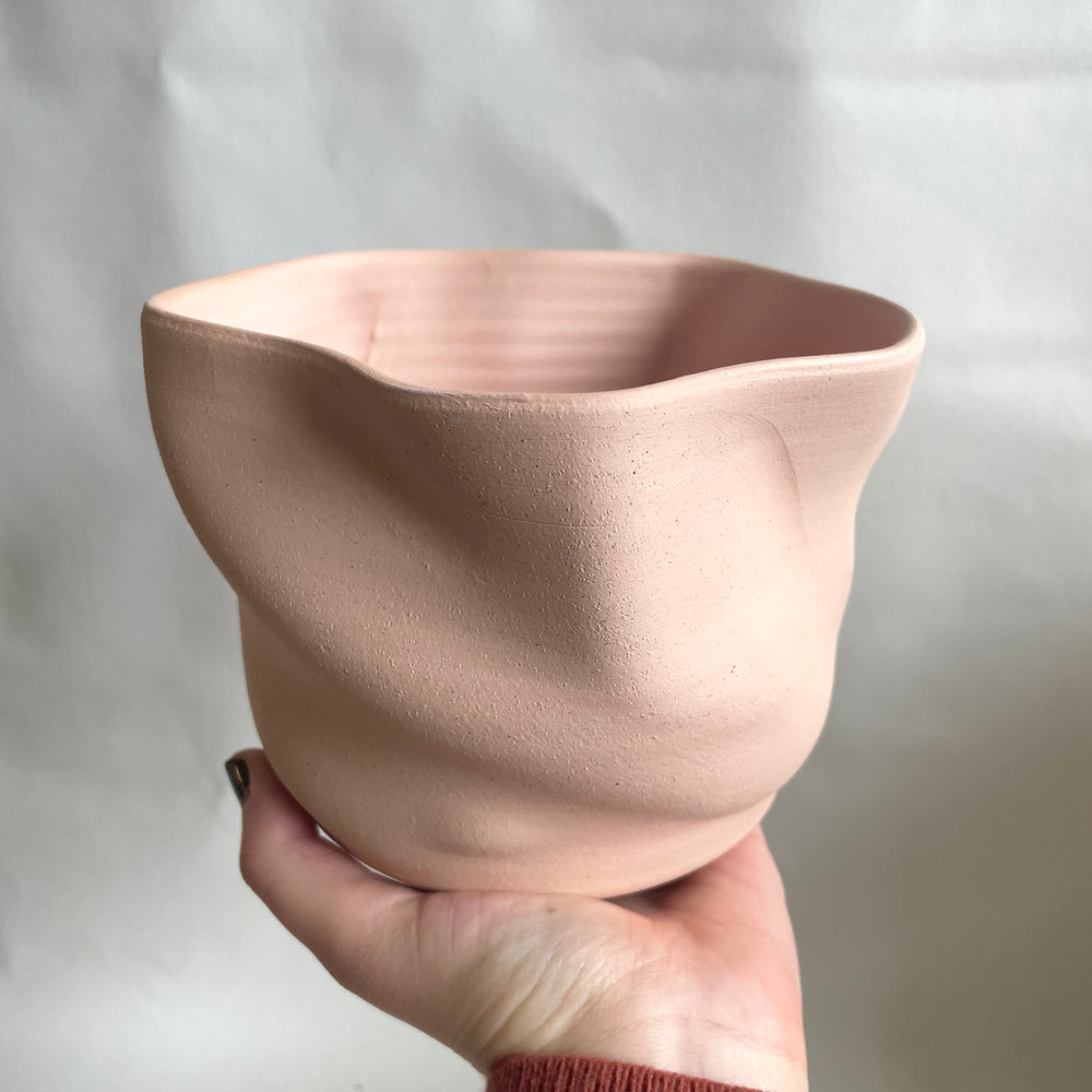 
                
                    Load image into Gallery viewer, Katie Troisi Pottery Raw Wobble Planter in Speckled Tan
                
            
